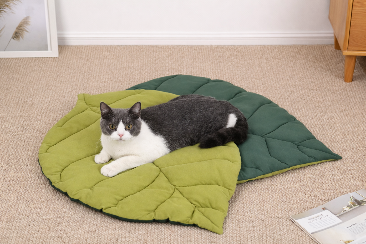 Reversible Leaf-Shaped Cat Bed Mat